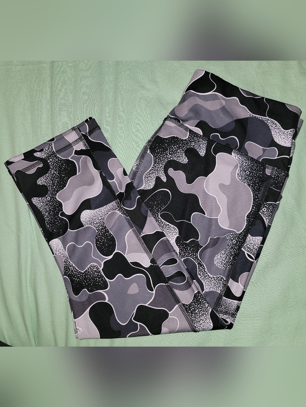 Avia Black and Gray Patterned Activewear Leggings